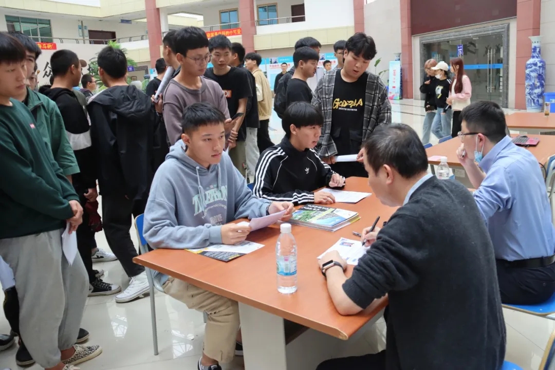 88038威尼斯举办实习双选会